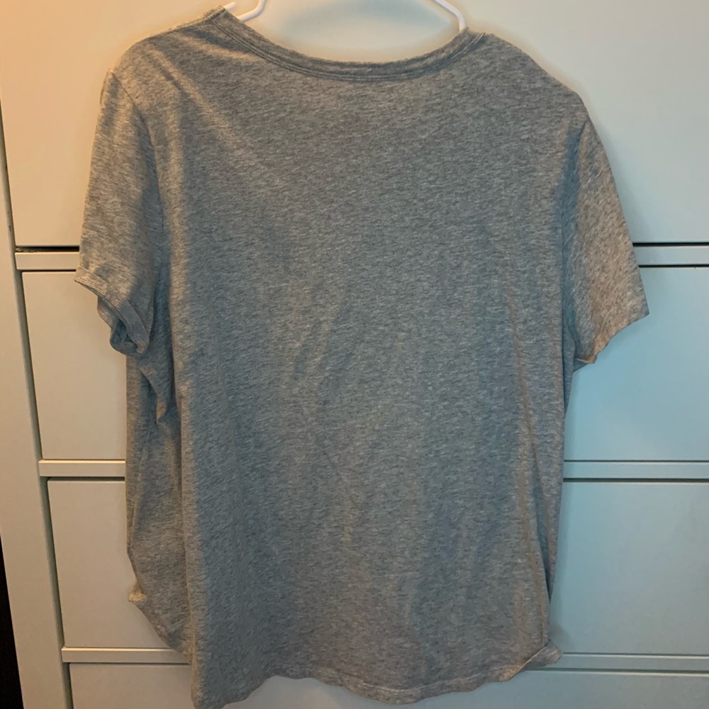 graphic tee - Picture 3 of 3